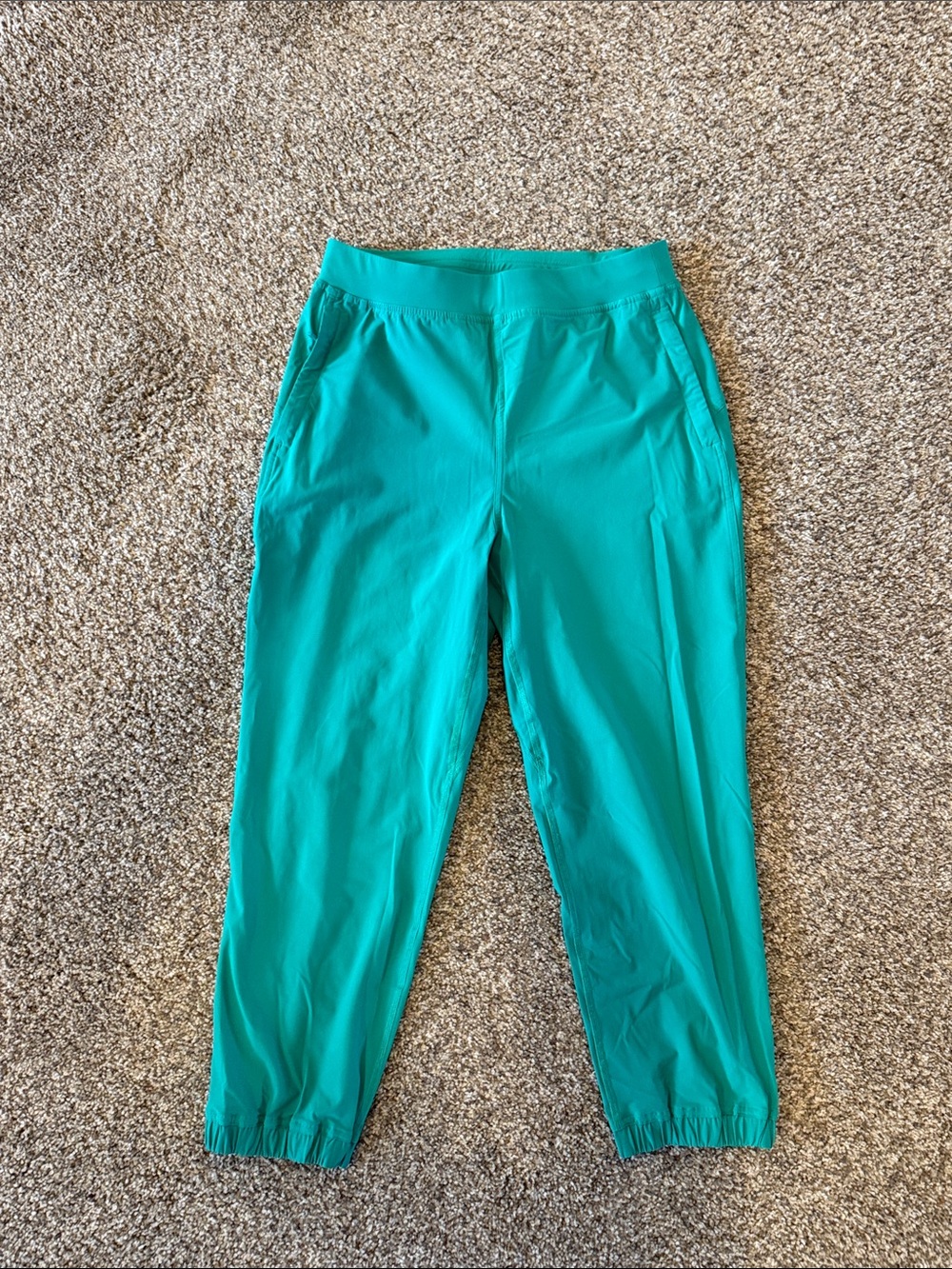 Lululemon adaptedbatate cropped kelly green size 6